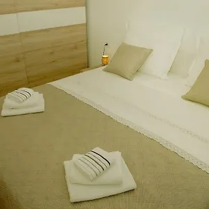 Camino - Near Mall Of Split